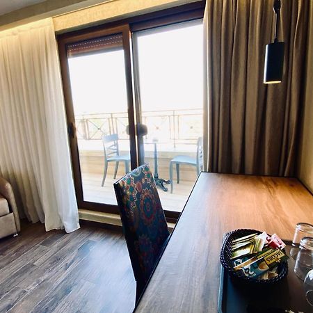 Deluxe Rooms In Blloku Area ติรานา ภายนอก รูปภาพ