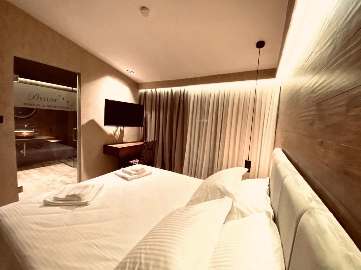 Deluxe Rooms In Blloku Area ติรานา ภายนอก รูปภาพ
