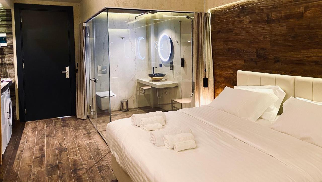 Deluxe Rooms In Blloku Area ติรานา ภายนอก รูปภาพ