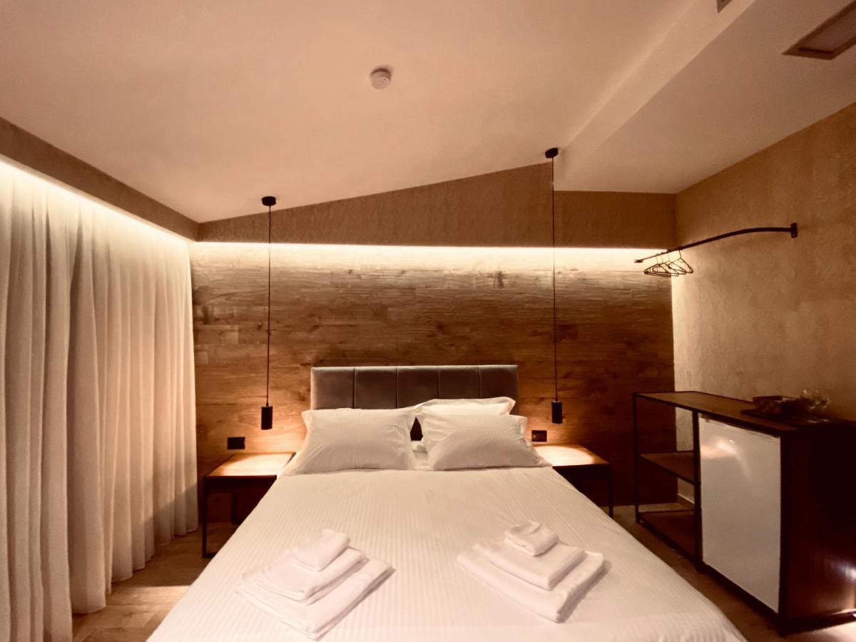 Deluxe Rooms In Blloku Area ติรานา ภายนอก รูปภาพ