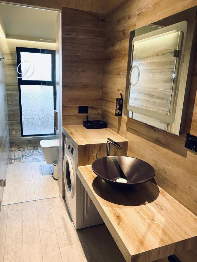 Deluxe Rooms In Blloku Area ติรานา ภายนอก รูปภาพ