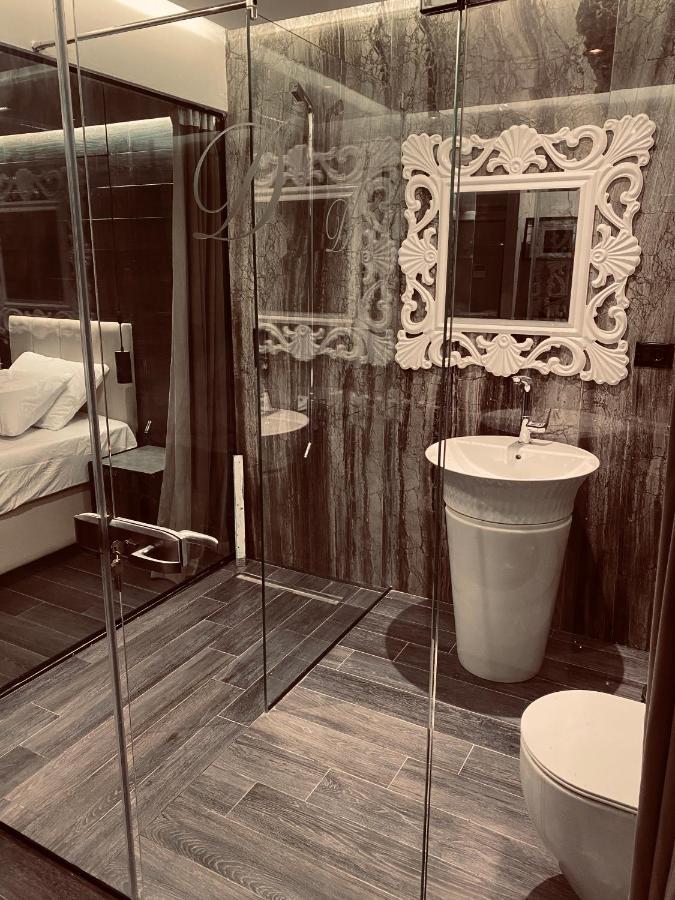Deluxe Rooms In Blloku Area ติรานา ภายนอก รูปภาพ